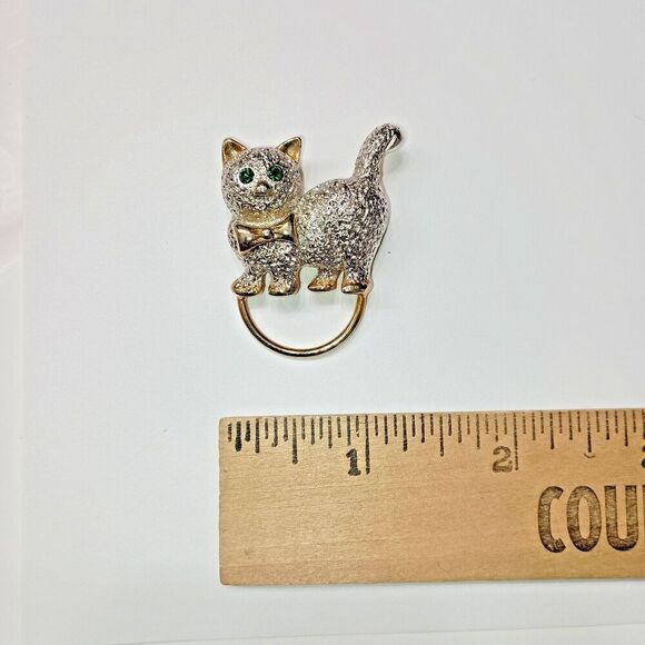 Vintage Cat Brooch Green Crystal Eyes Eyeglass or Scarf Loop Silver Gold - Picture 3 of 5